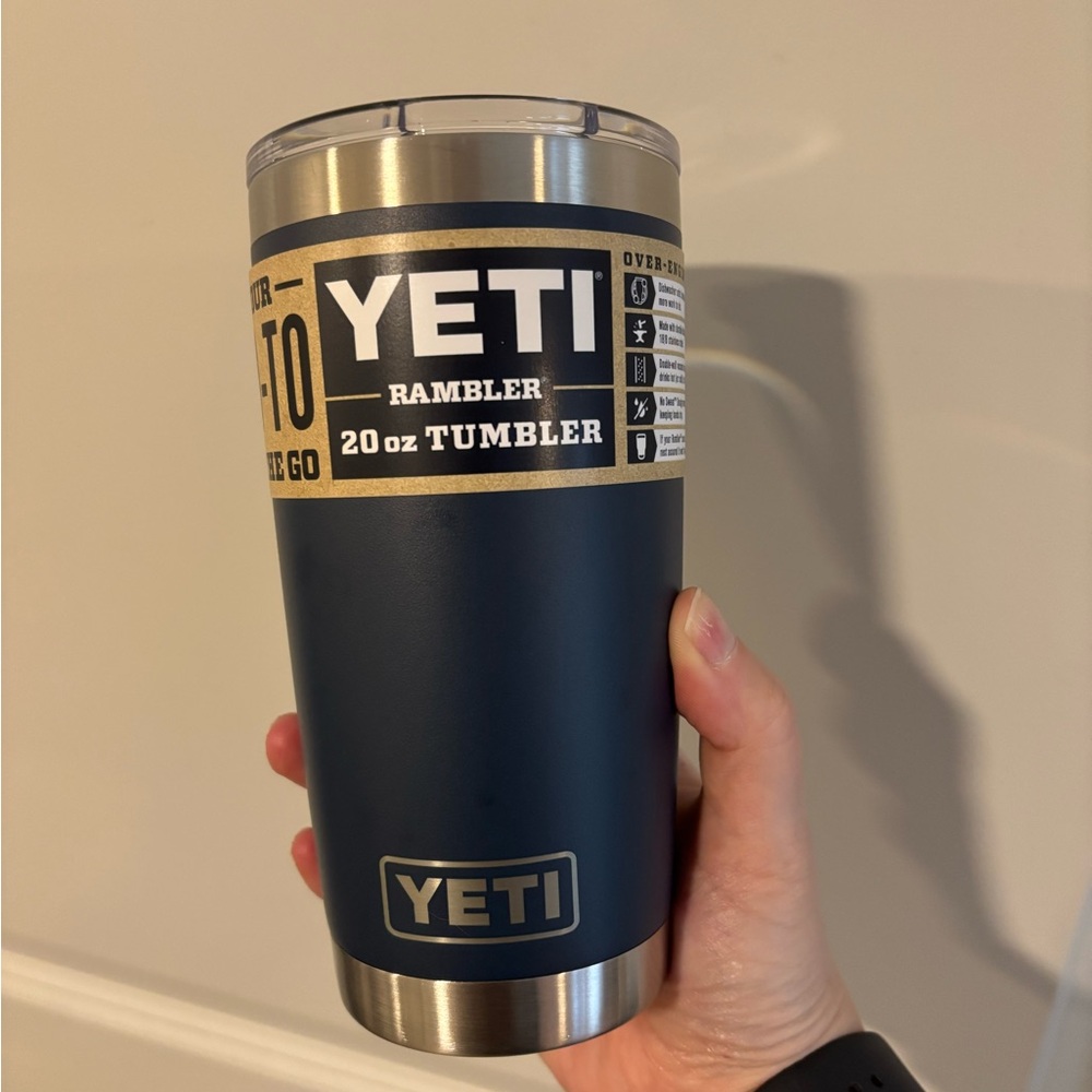 NWT YETI Rambler Tumbler - 20oz Navy